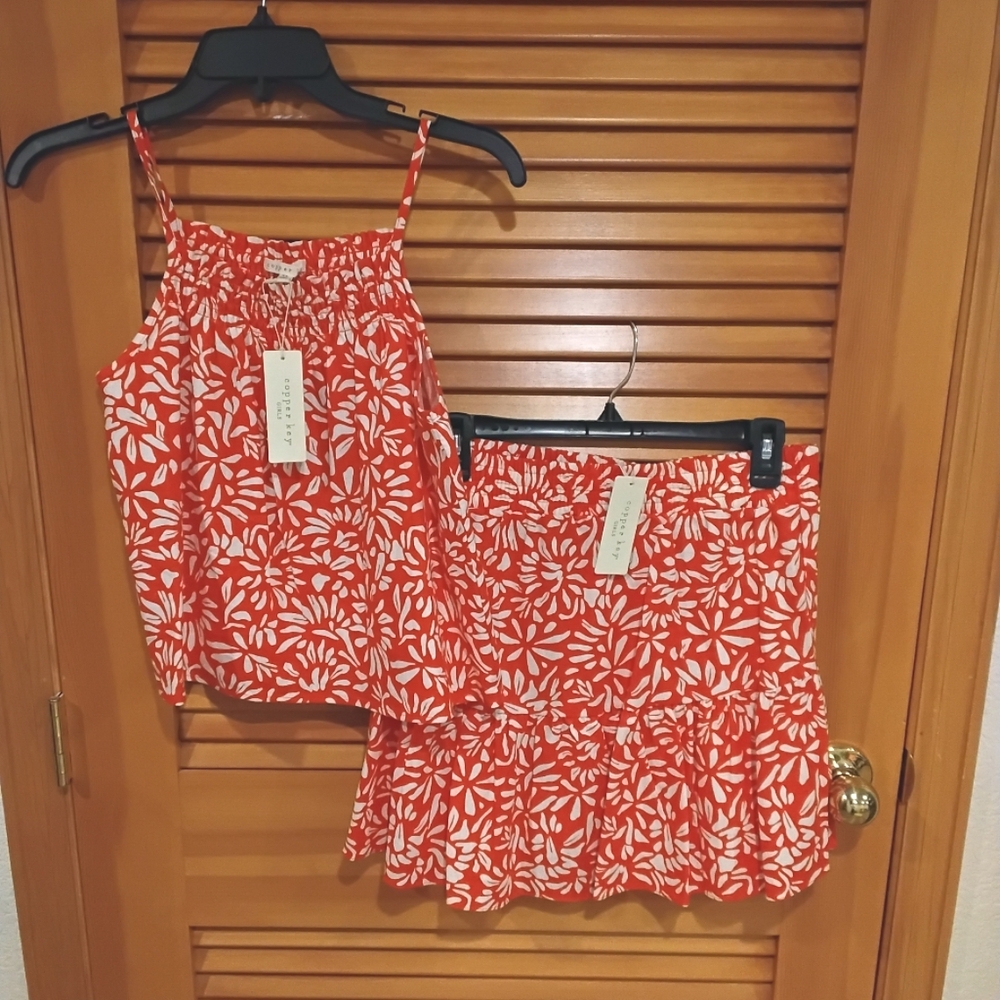 NWT Girls Orangy Red & White Floral Mini Skirt & Top M or XL